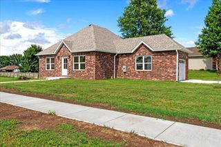 3001 East Colonial Court, Republic, MO 65738