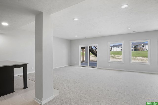 5906 N 213th Avenue, Elkhorn, NE 68022