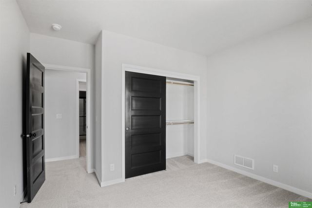 5906 N 213th Avenue, Elkhorn, NE 68022