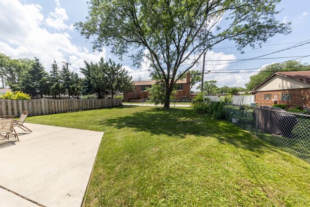 1406 Portsmouth Avenue, Westchester, IL 60154