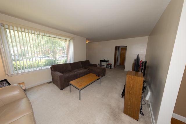 1406 Portsmouth Avenue, Westchester, IL 60154
