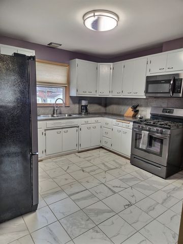 614 Country Lane, Beecher, IL 60401