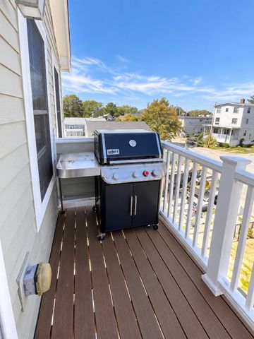 10 Malta St 7, Hull, MA 02045