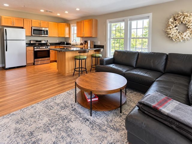 10 Malta St 7, Hull, MA 02045