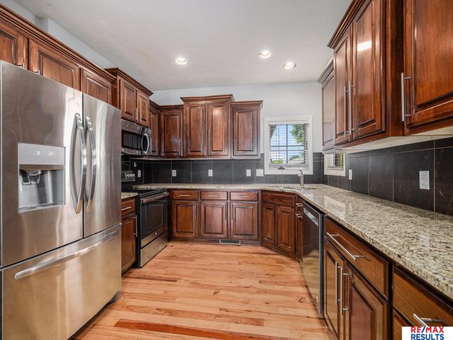 17902 Camelback Avenue, Omaha, NE 68136