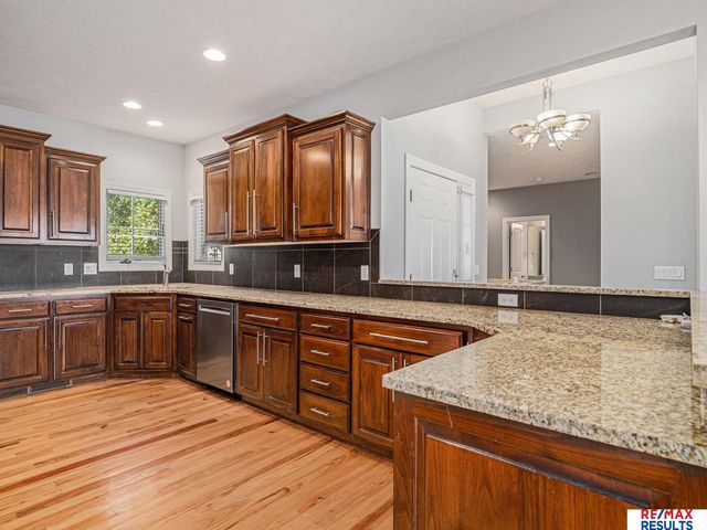 17902 Camelback Avenue, Omaha, NE 68136