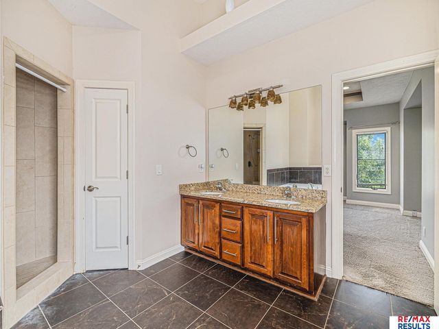 17902 Camelback Avenue, Omaha, NE 68136