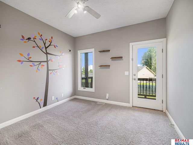 17902 Camelback Avenue, Omaha, NE 68136