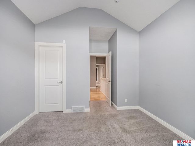 17902 Camelback Avenue, Omaha, NE 68136