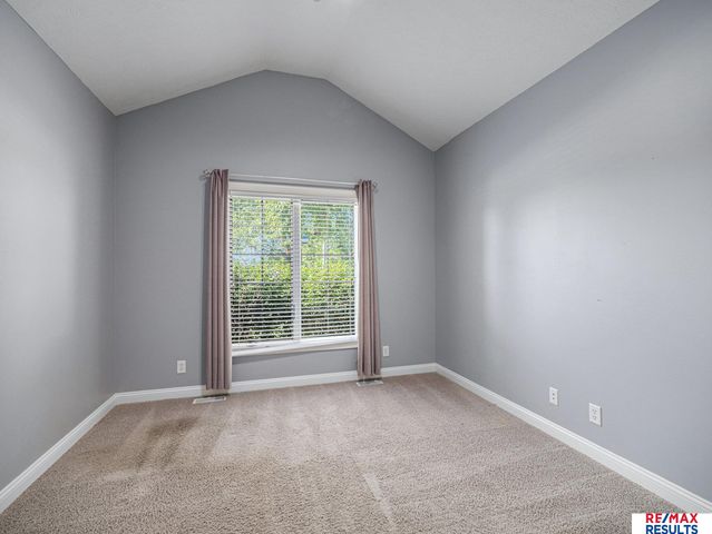 17902 Camelback Avenue, Omaha, NE 68136