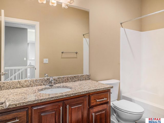 17902 Camelback Avenue, Omaha, NE 68136