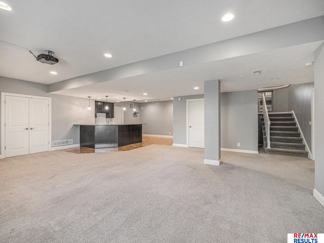 17902 Camelback Avenue, Omaha, NE 68136