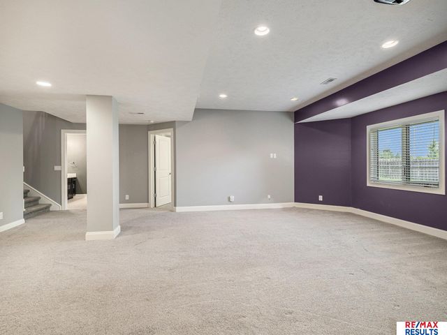 17902 Camelback Avenue, Omaha, NE 68136