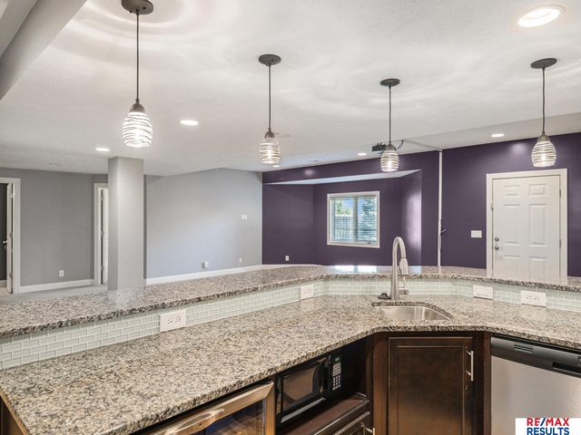 17902 Camelback Avenue, Omaha, NE 68136