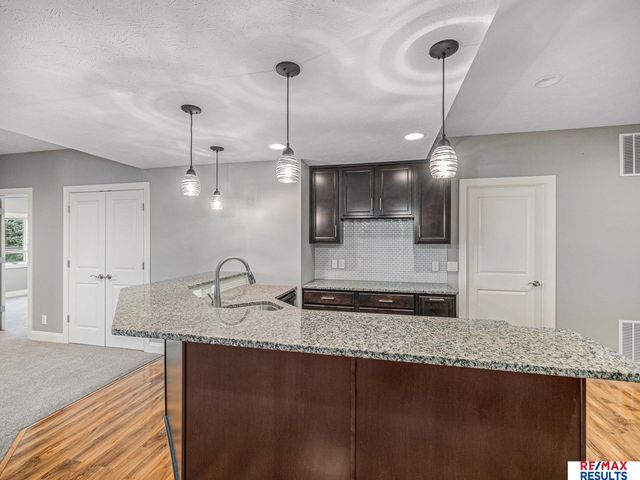 17902 Camelback Avenue, Omaha, NE 68136