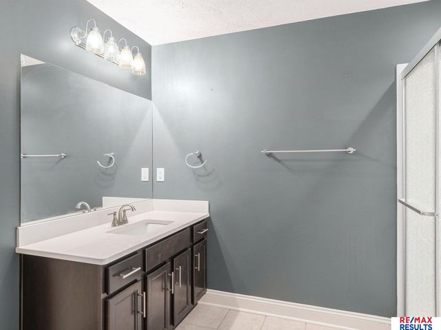 17902 Camelback Avenue, Omaha, NE 68136