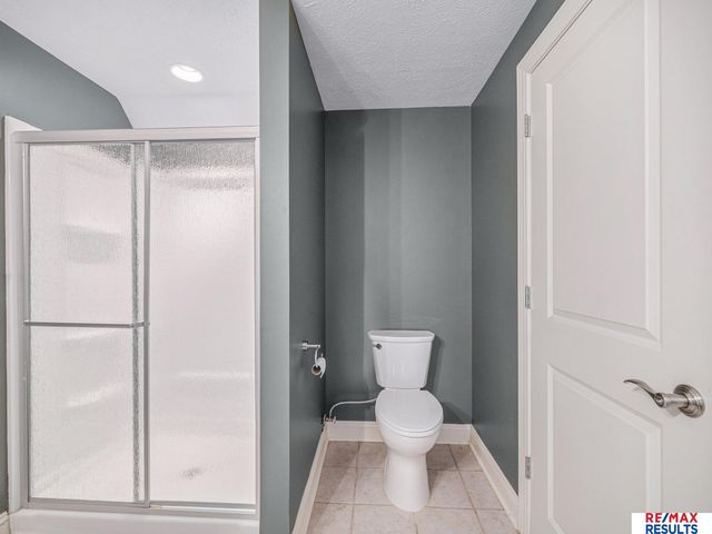 17902 Camelback Avenue, Omaha, NE 68136