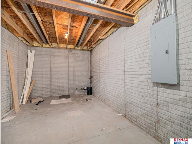 17902 Camelback Avenue, Omaha, NE 68136