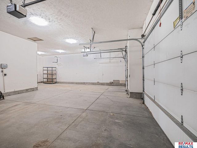 17902 Camelback Avenue, Omaha, NE 68136