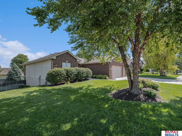 17902 Camelback Avenue, Omaha, NE 68136