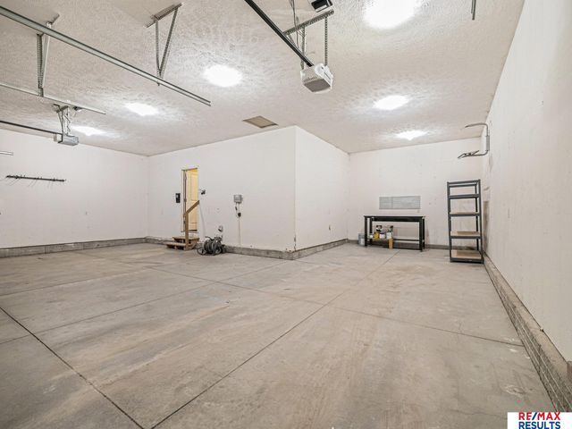 17902 Camelback Avenue, Omaha, NE 68136