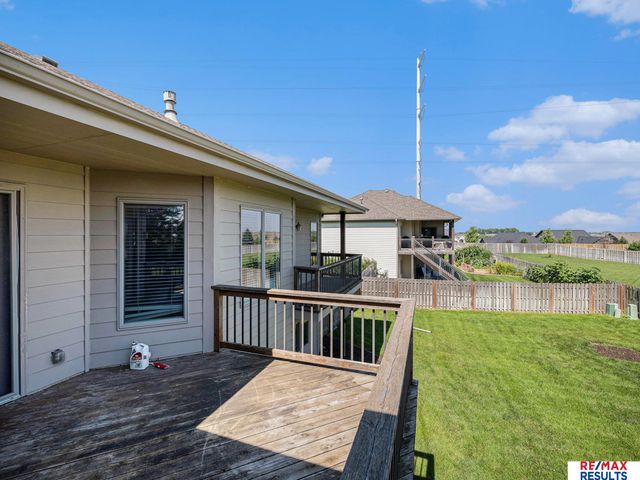 17902 Camelback Avenue, Omaha, NE 68136