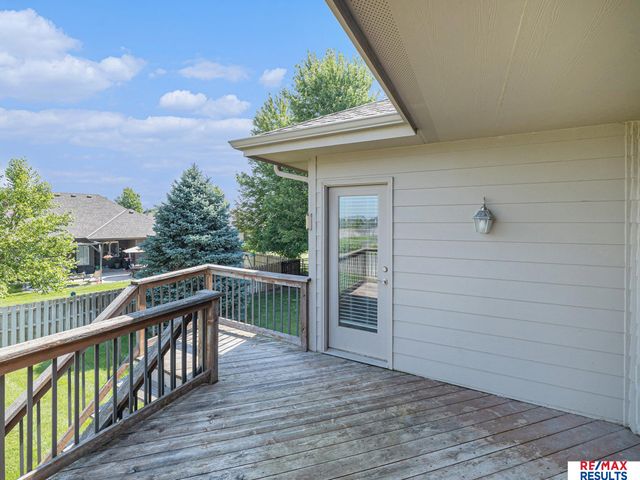 17902 Camelback Avenue, Omaha, NE 68136