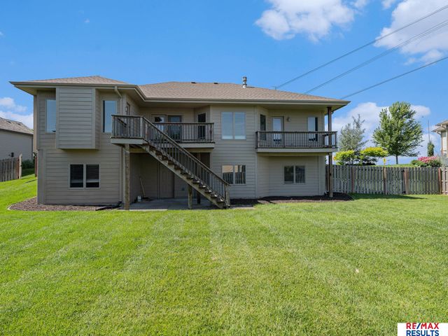 17902 Camelback Avenue, Omaha, NE 68136