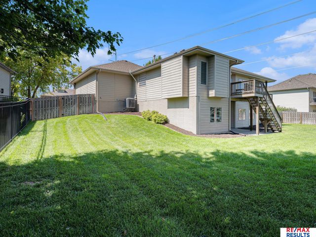 17902 Camelback Avenue, Omaha, NE 68136