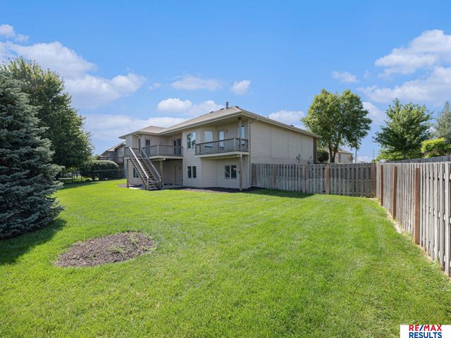 17902 Camelback Avenue, Omaha, NE 68136