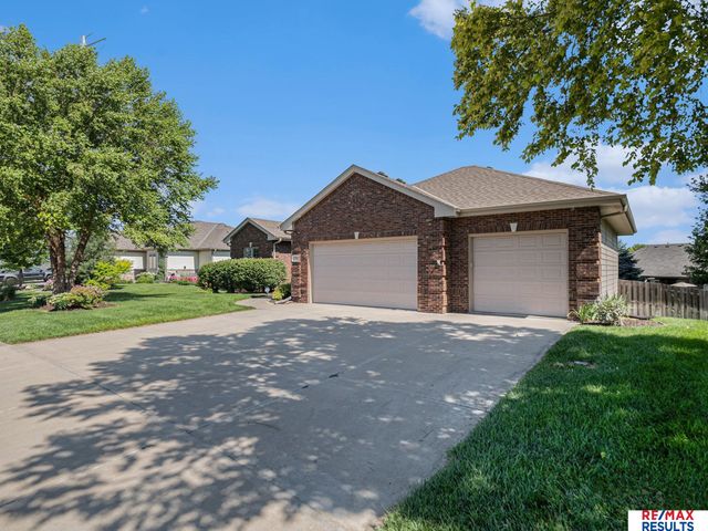 17902 Camelback Avenue, Omaha, NE 68136