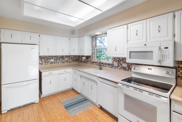 645 Stout Court, Gurnee, IL 60031