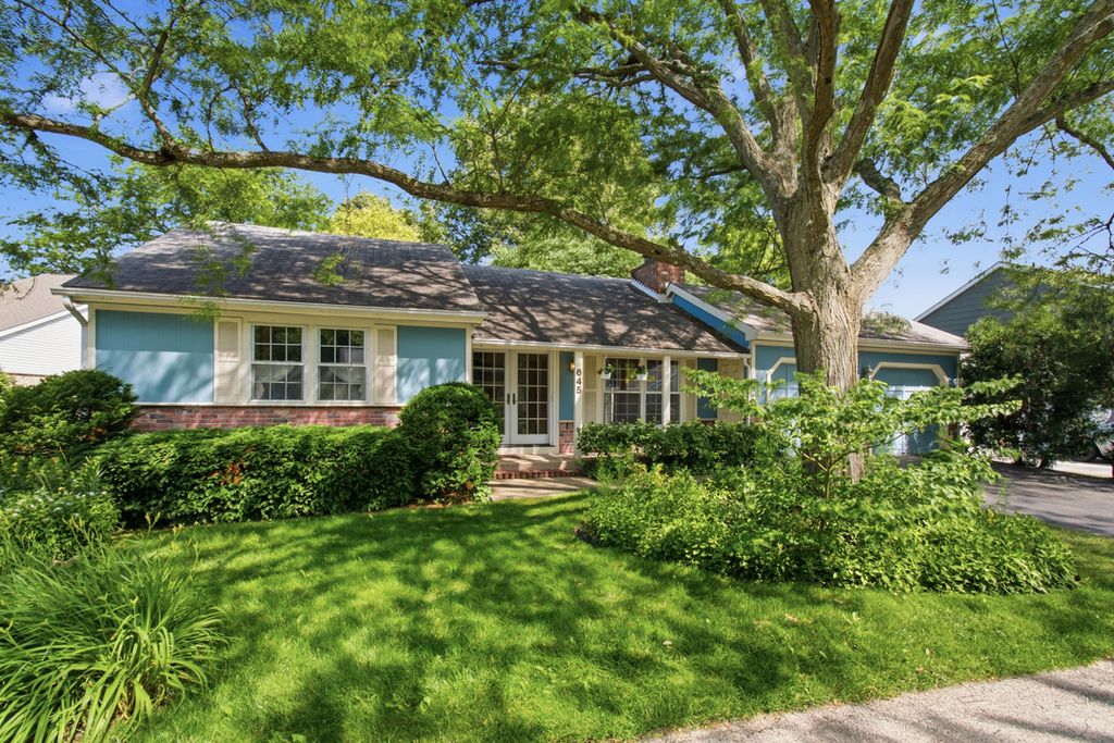 645 Stout Court, Gurnee, IL 60031