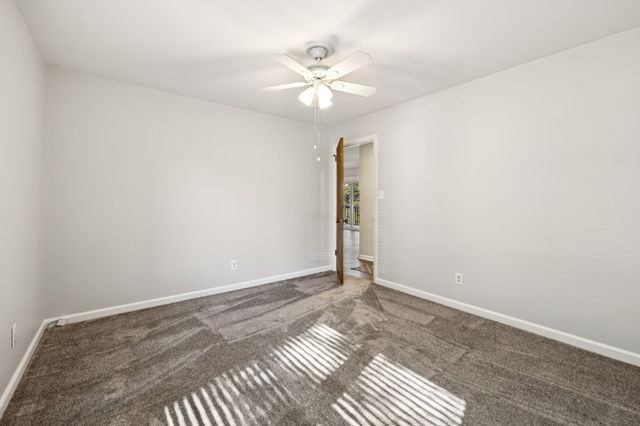 120 Stoneridge Pkwy, La Vergne, TN 37086