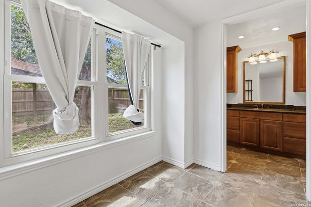 1718 Forest Spring, San Antonio, TX 78232