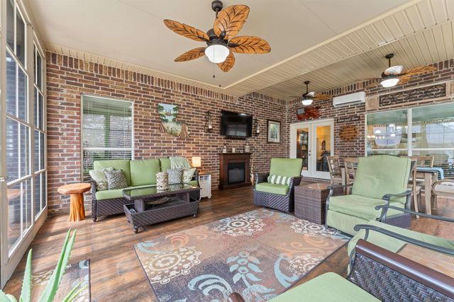 21161 Waterfront East Dr, Maurepas, LA 70449