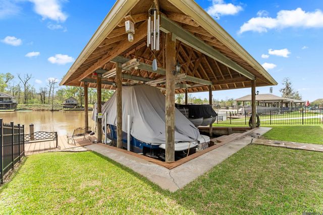 21161 Waterfront East Dr, Maurepas, LA 70449