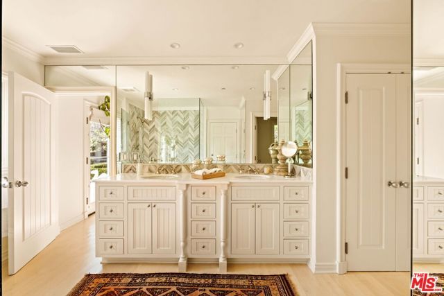 712 N Arden Drive, Beverly Hills, CA 90210