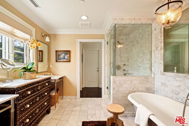 712 N Arden Drive, Beverly Hills, CA 90210