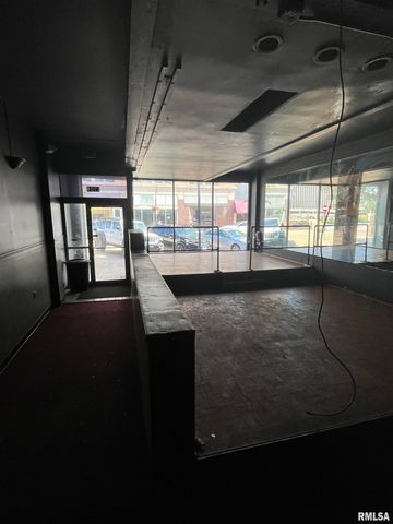 1704 2ND Avenue, Rock Island, IL 61201