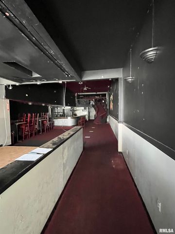 1704 2ND Avenue, Rock Island, IL 61201