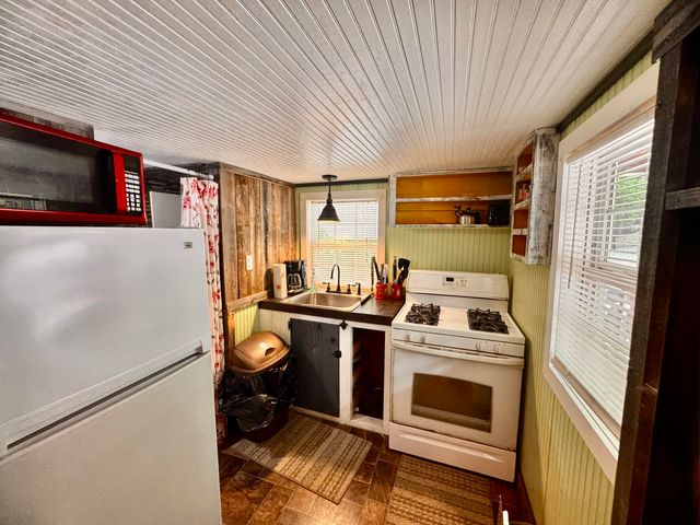 65 Mulberry Drive, Burnside, KY 42519