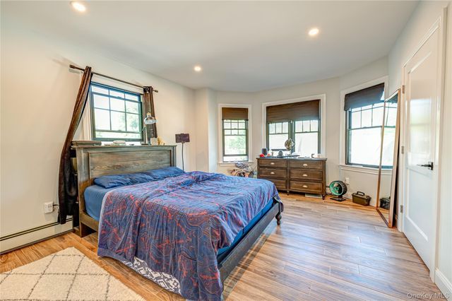 34 Dewey Street, Huntington, NY 11743