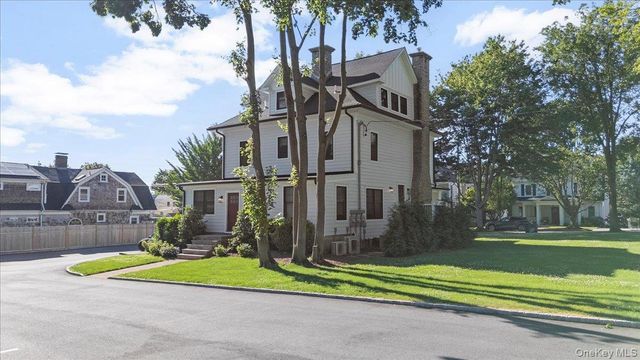 34 Dewey Street, Huntington, NY 11743