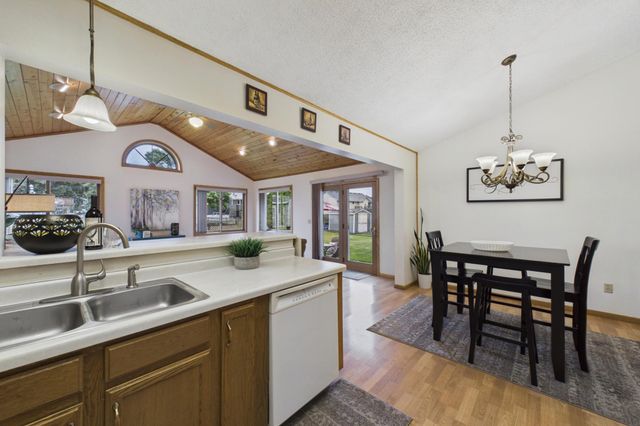 9176 Sierra Road, Woodbury, MN 55125