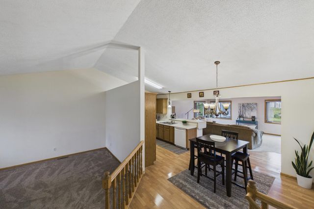 9176 Sierra Road, Woodbury, MN 55125