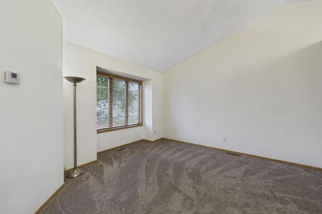 9176 Sierra Road, Woodbury, MN 55125