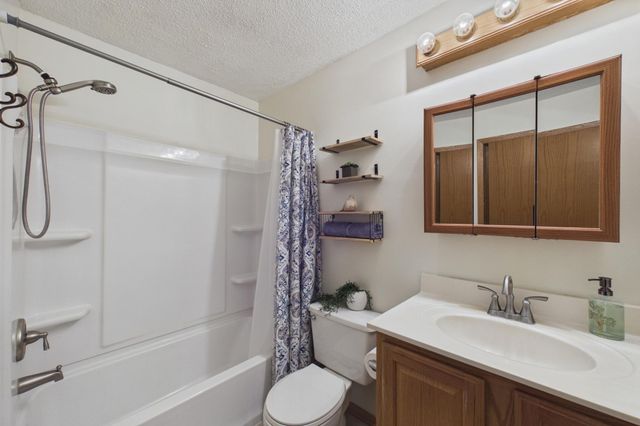 9176 Sierra Road, Woodbury, MN 55125