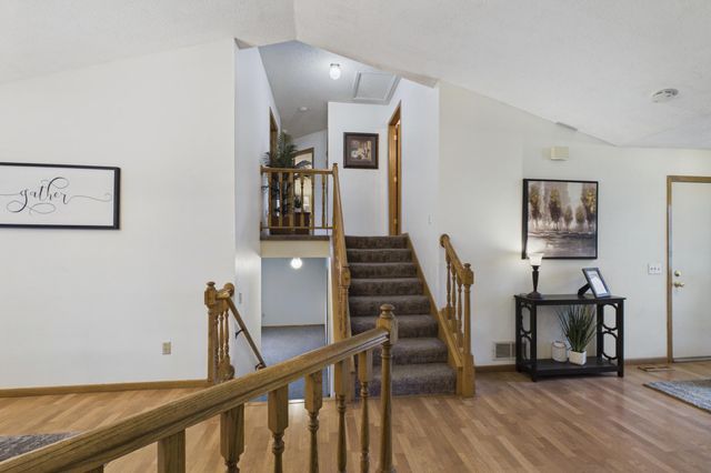9176 Sierra Road, Woodbury, MN 55125