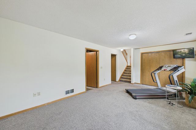 9176 Sierra Road, Woodbury, MN 55125